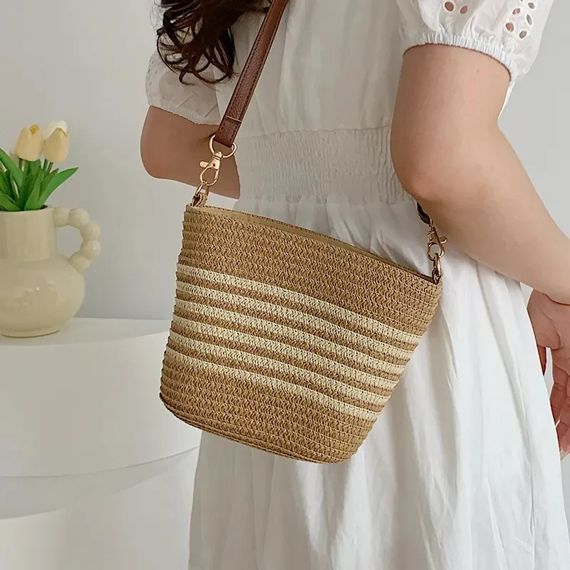 Summer Straw Shoulder Bags Drawstring Women\'s Straw Bucket Bag Purse Raffia Woven Straw Handbags Casual Tote Beach Crossbody Bag