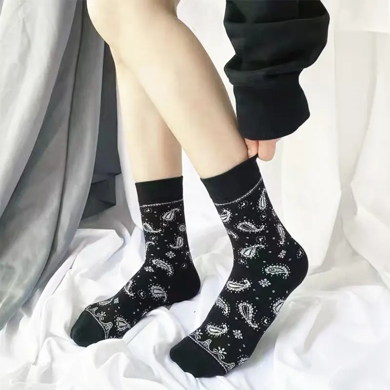 Harajuku Cotton Socks Mens Women Socks Pure Cotton Cashew Flower Fashion Sport Hip Hop Skateboard Black Sockken Running Sock