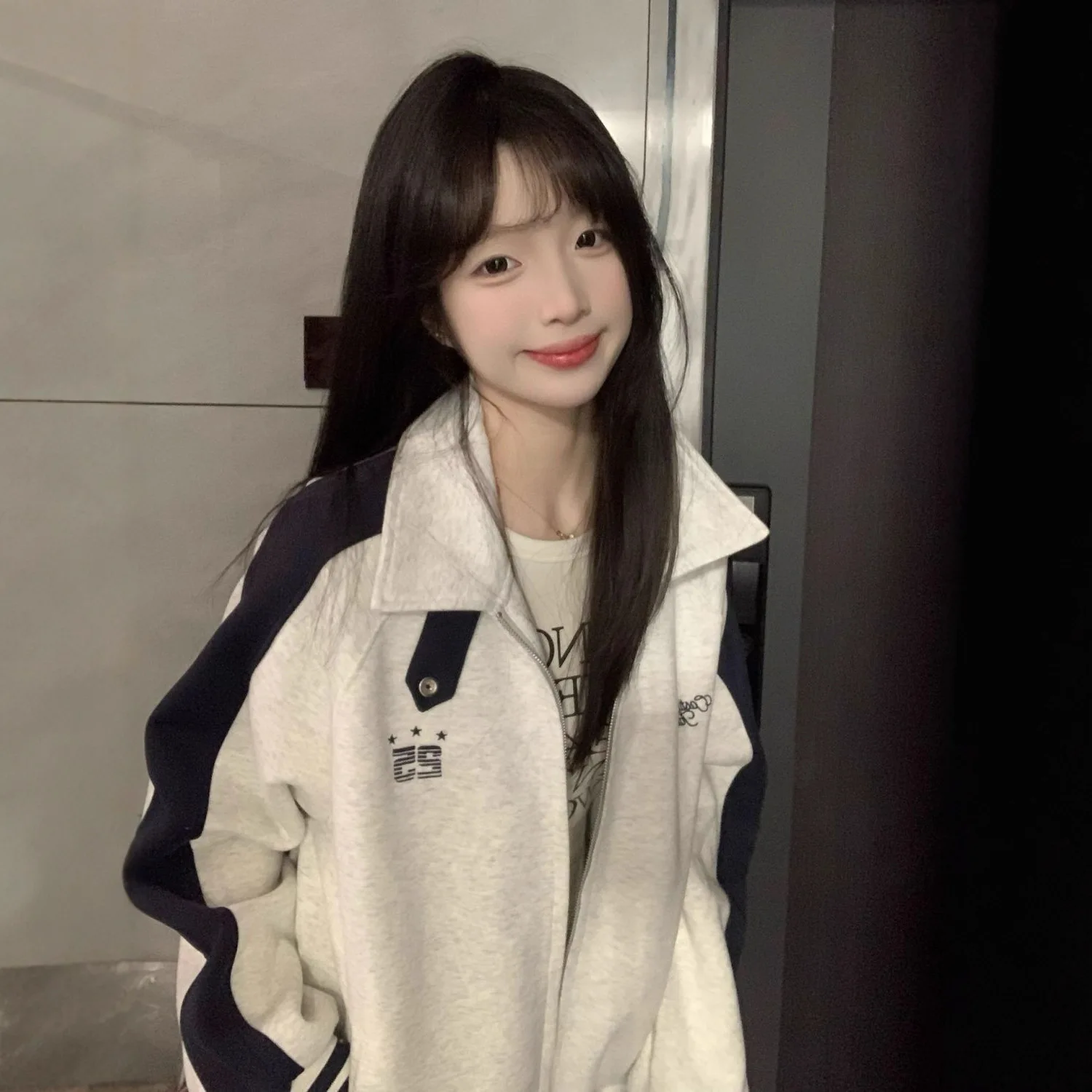 American-Style Trendy Color-Blocked Baseball Jacket With Turn-Down Collar Women, Loose-Fitting, Unique Chic, Suitable For Spring