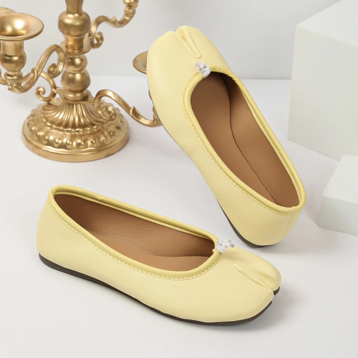 Brandneue Damen-Slipper mit geteiltem Zehenbereich, Tabi-Flats, aus weichem Leder, zum einfachen Anziehen, Ballerinas, bequem, für den Alltag, lässig, Loafer, Übergröße 43 – Detail 40