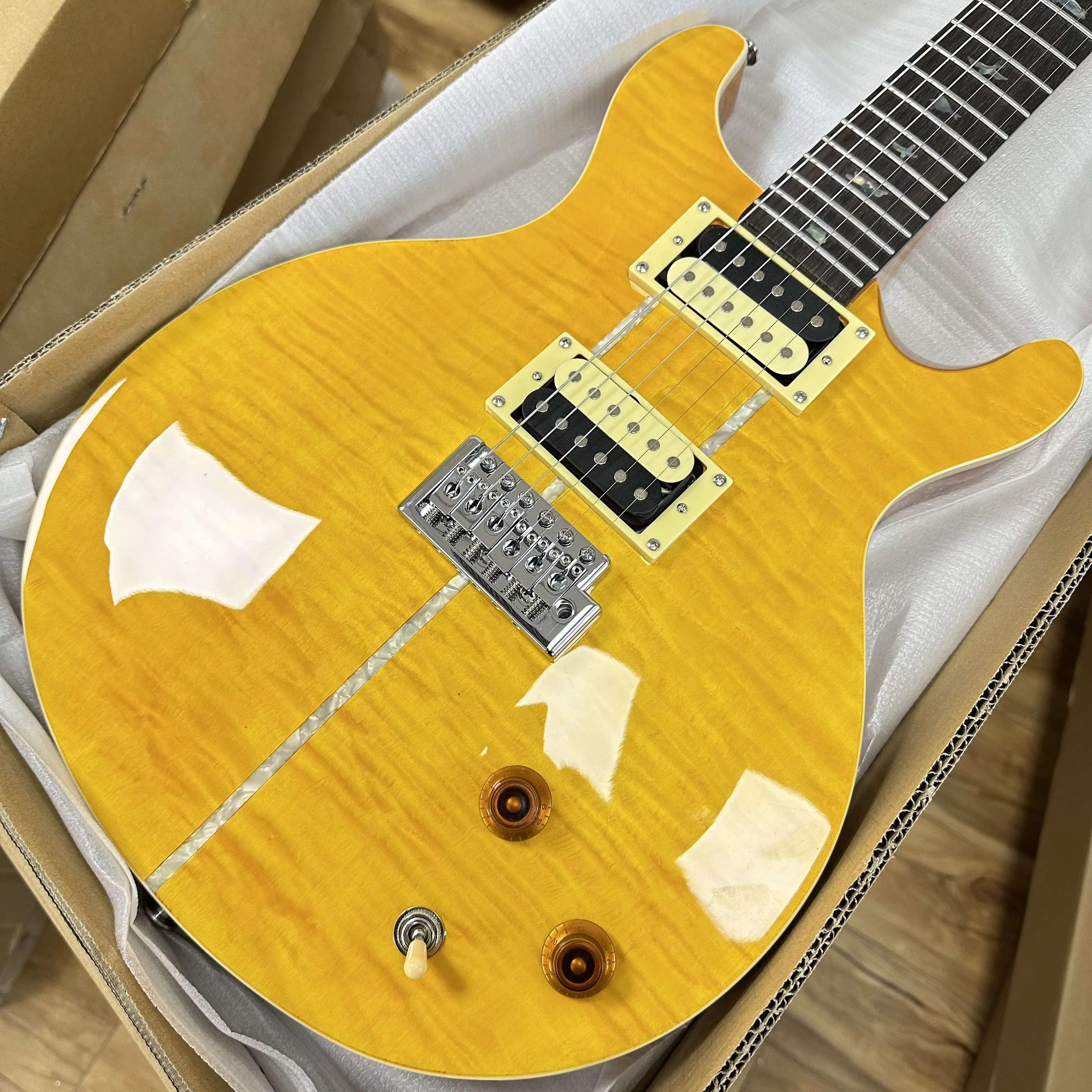 

Orange Santana Retro Flamed Maple Veneer Electric Guitar Tremolo for Sale Electric Guitar-Themed Gift Free Shipping