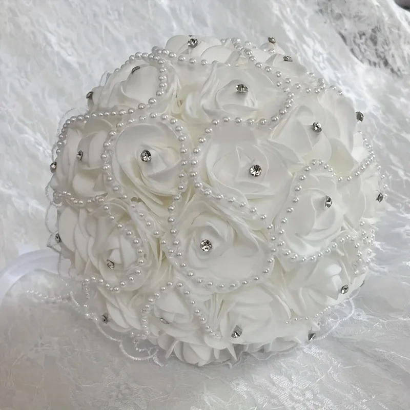 Bride's wedding bouquet, romantic floral design suitable for various wedding styles, light and elegant, a moment of happiness
