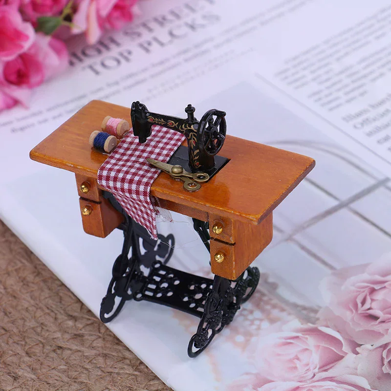 /GJ/Dollhouse miniature furniture mini sewing machine table cloth decor 1:12 toy