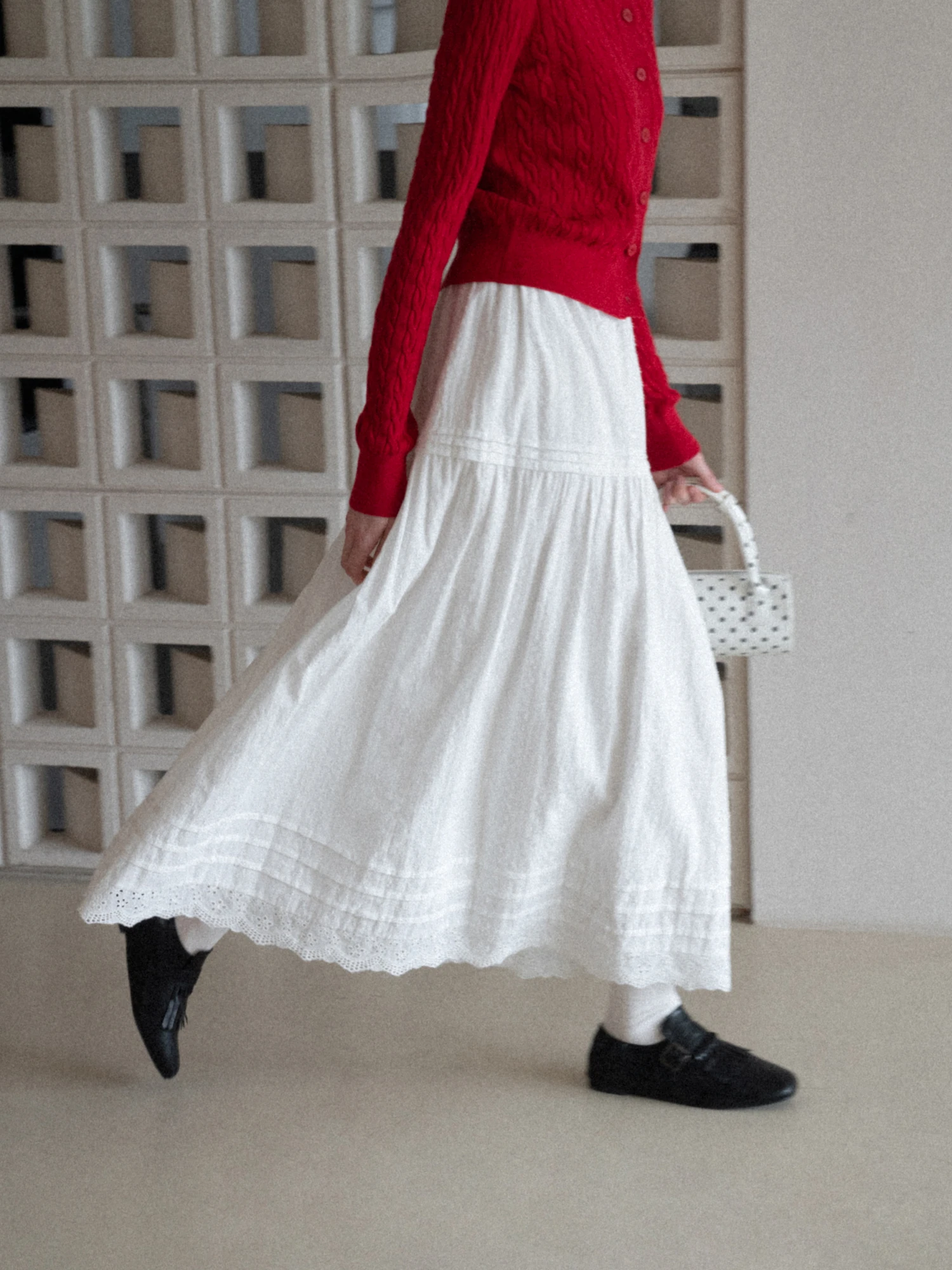 

Элегантная белая юбка миди с кружевными вставками, женская, весенняя, повседневная, с эластичной талией, А-силуэт, во французском стиле, с высокой талией, из хлопка