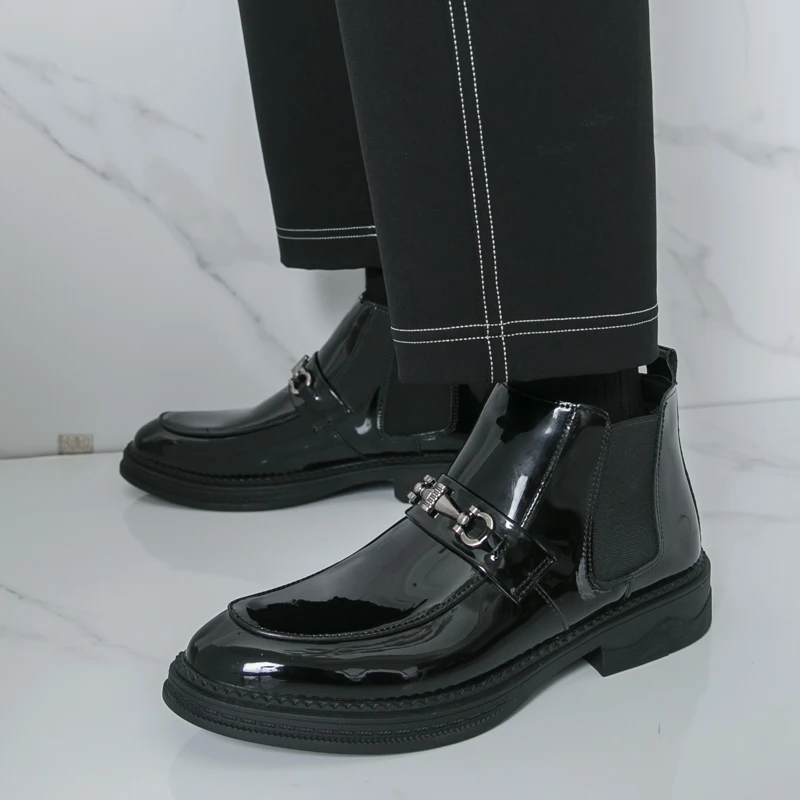 

In the autumn of 2025 the British business formal wear Chelsea boots features a man wearing high-top patent leather shoes