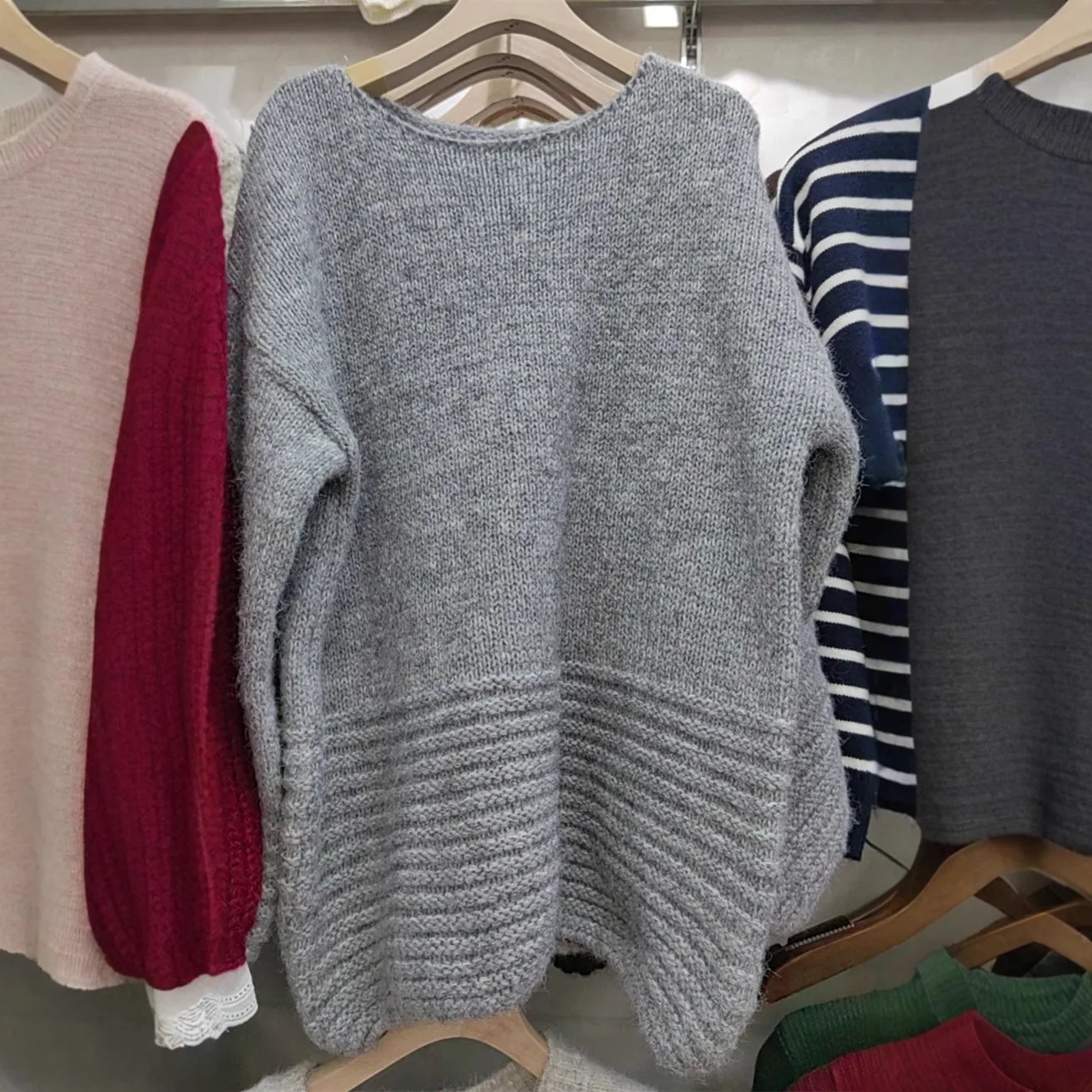 Suéter de punto Sexy con hombros descubiertos para mujer, suéter versátil holgado y adelgazante, chaqueta superior, Otoño/Invierno 2025
