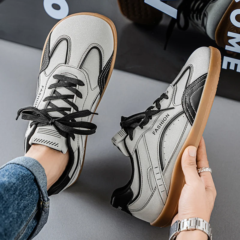 scarpe da tavolo da uomo 2025 Nuovo stile Scarpe sportive da uomo leggere e versatili Scarpe casual da moda per il tempo libero antiscivolo per esterni