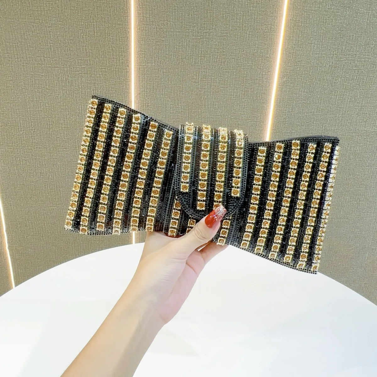 

Vintage Diamond Evening Bags Luxury Chain Bow Shoulder Crossbody Bags Ladies Party Wedding Purse Handbags