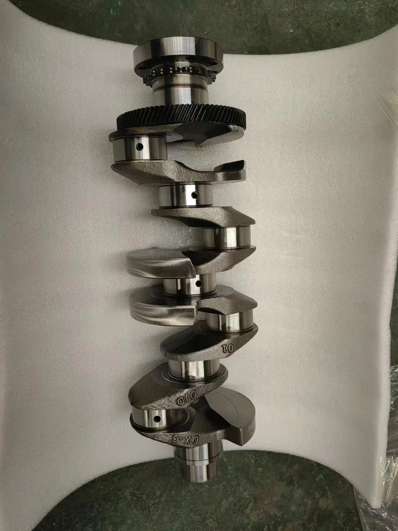 High quality auto engine parts forged & cast Crankshaft with gear for Land Rover Jaguar AJ200 204DT 204DTA 2.0D