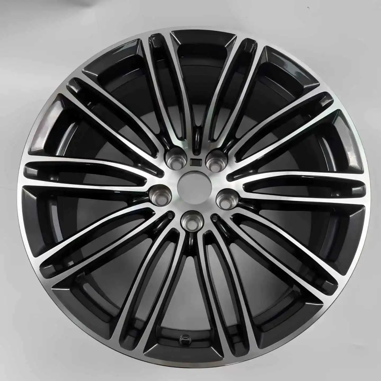 

The list price is oneApplicable to:Suitable for BMW 5 Series 19-inch wheels, front and rear wheels, original replacement wheels