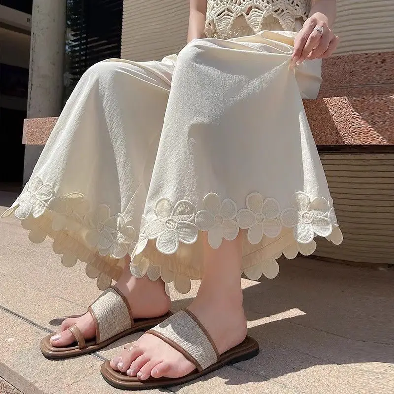 부드러운 느낌과 쁘띠 캐주얼 스타일을 갖춘 여성용 여름 경량 꽃무늬 패치워크 와이드 레그 팬츠