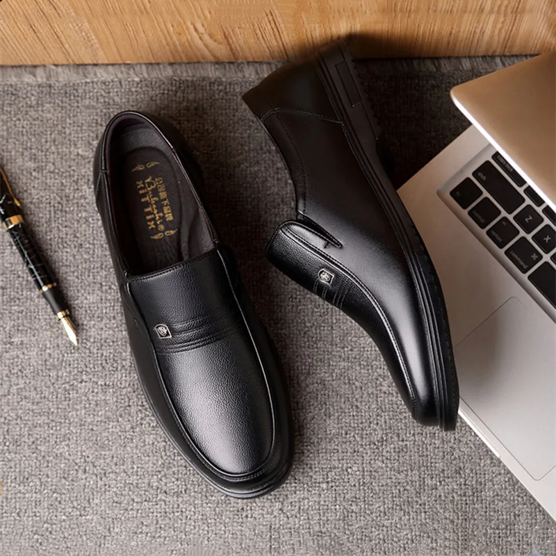 Mocassins artesanais de couro genuíno para homens, Deslizamento em sapatos casuais de negócios, Couro macio clássico, Sapatos baixos respiráveis