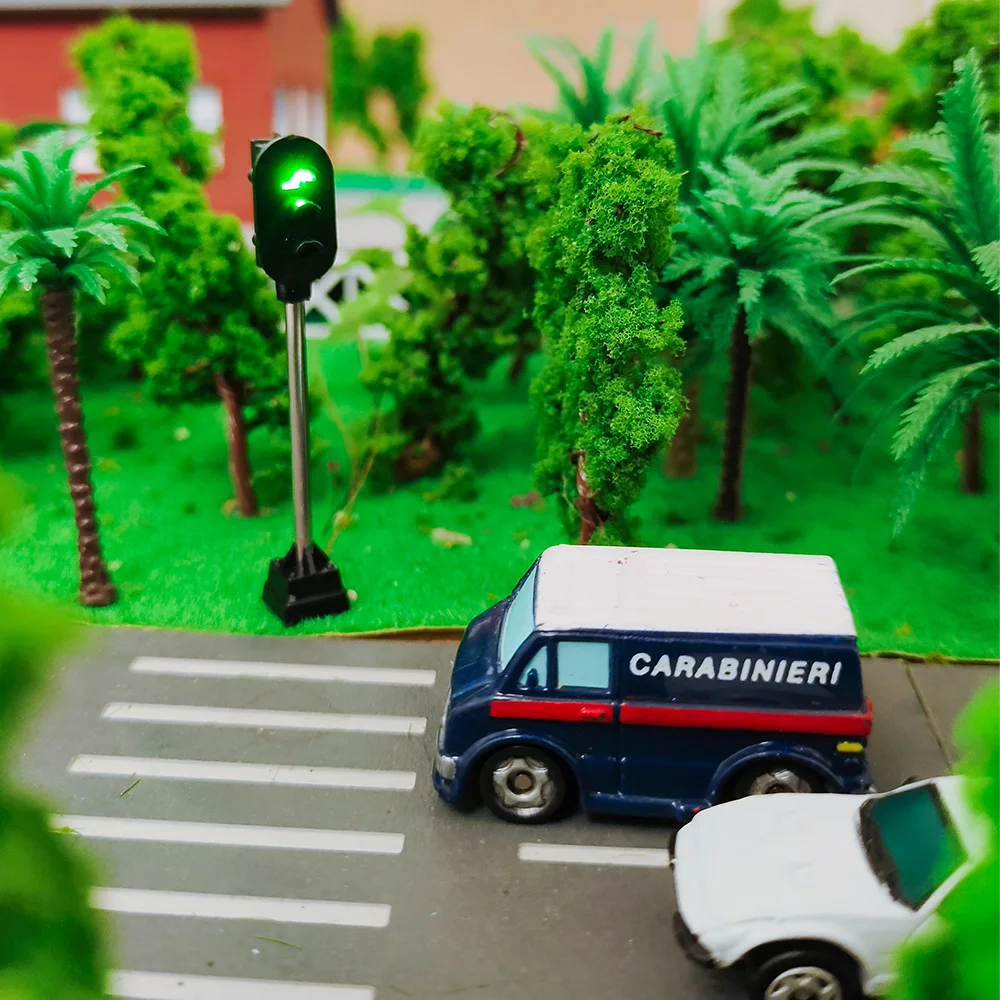 

1PCS Mini Traffic Lights Model Making 1:87 Scale HO Railway Train 3V LED Lamp For Sand Table Building Railroad Scene Diorama Kit