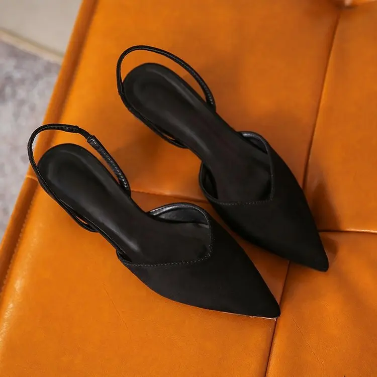 Spring and summer 2022 new commuter thick heel middle heel women\'s shoes bun head sandal women small fresh Korean casual version