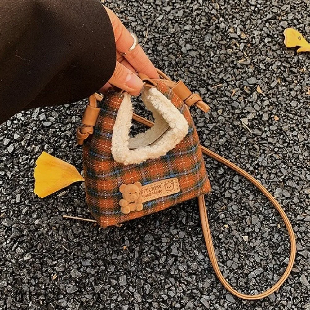 

Винтажная клетчатая сумка через плечо, изысканная маленькая вместительная мини-сумка с клецками, универсальная сумка на плечо с медведем и мультяшным рисунком, повседневные мероприятия