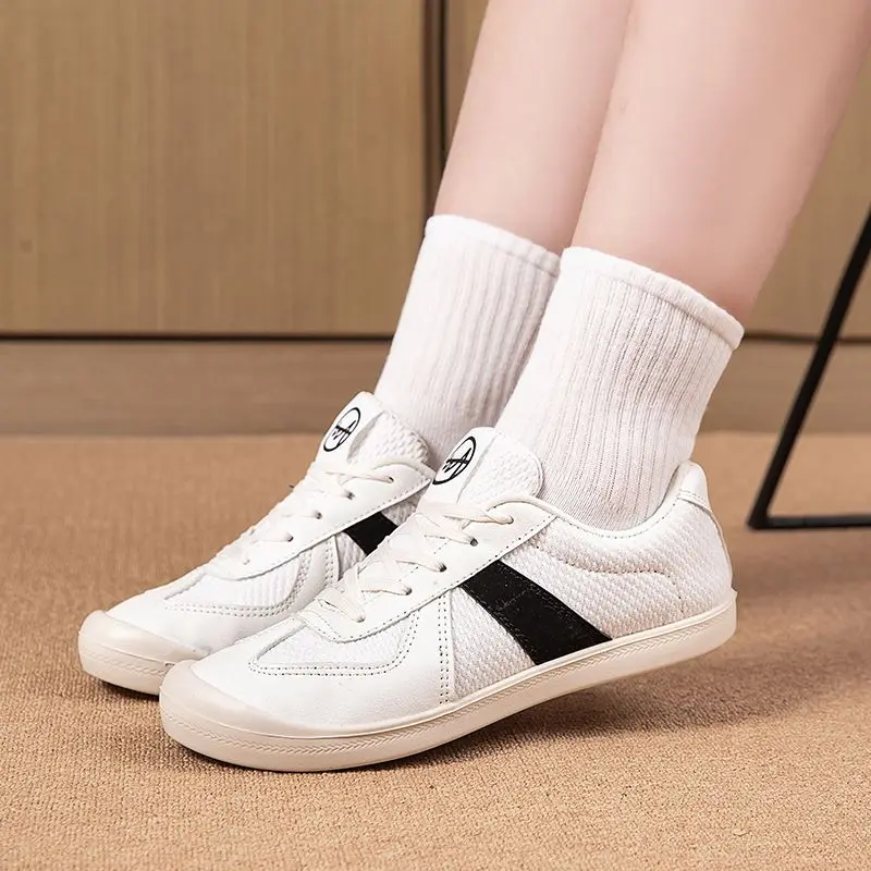 

2024 Spring/Summer New Canvas Shoes for Woman Classic Sneakers Women Lace -up Casual Women Breathable Sneakers Plus Size 43