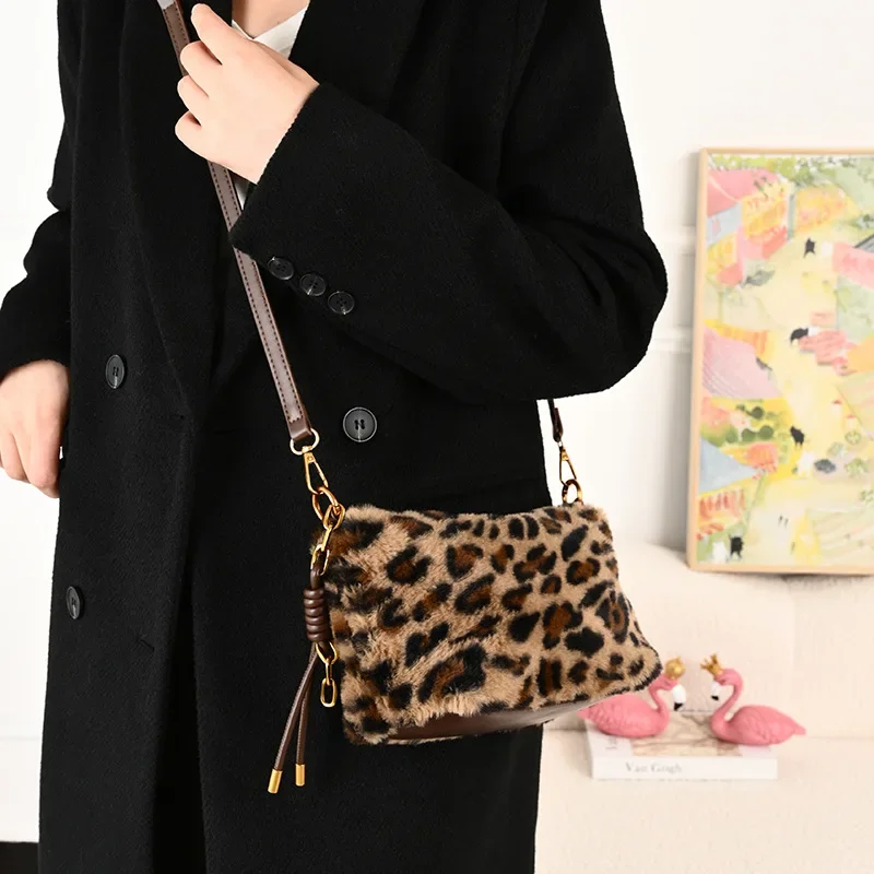 Polka Dot Plush Underarm Bag Women's 2024 Winter New Hair Chain Bag Foreign Style Niche Leopard Print Shoulder Bag