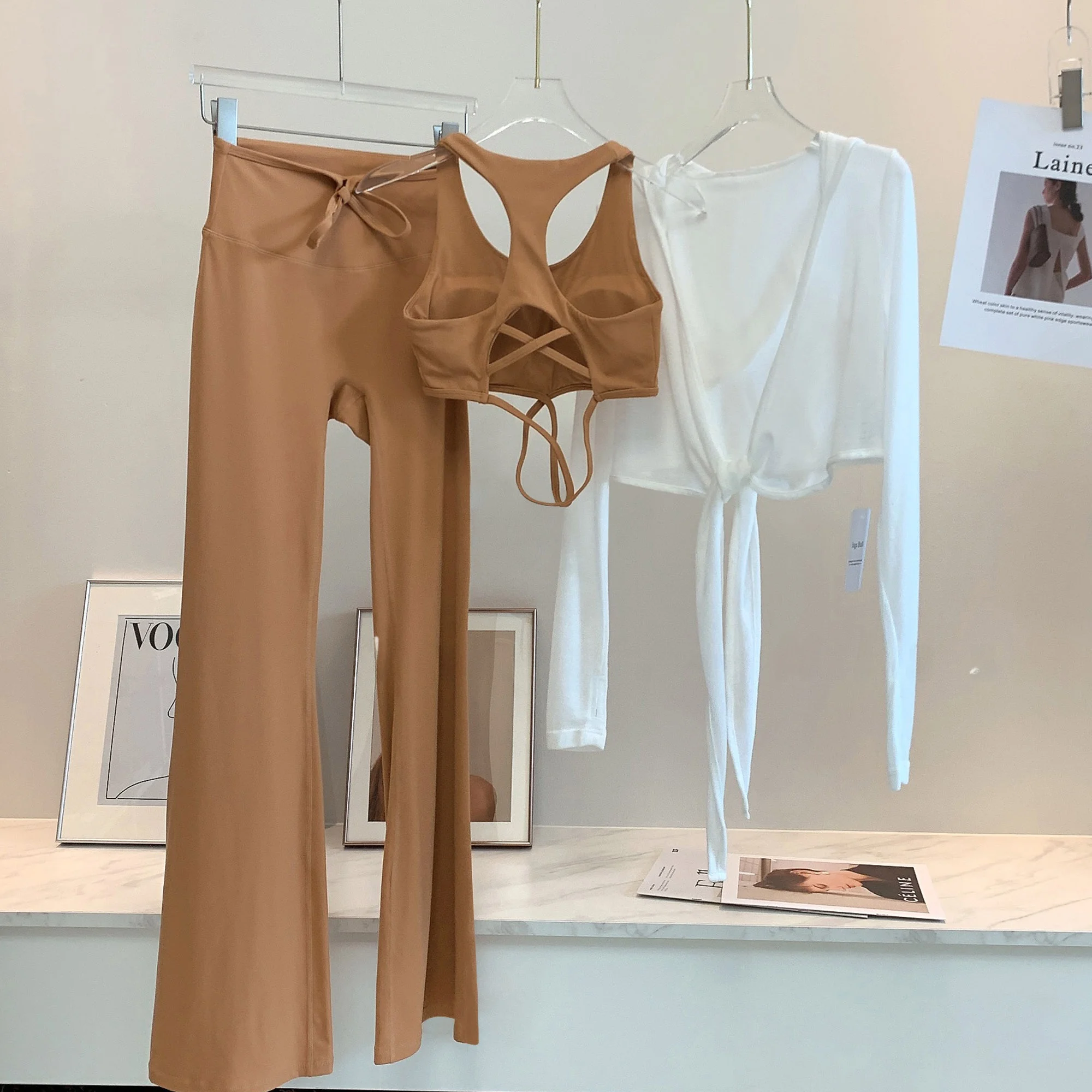 Hohe Taille Bell Bot Yoga Hose Long Sve Sonnenschutz Strickjacke Yoga Top Set Faionable Damen Ensemble