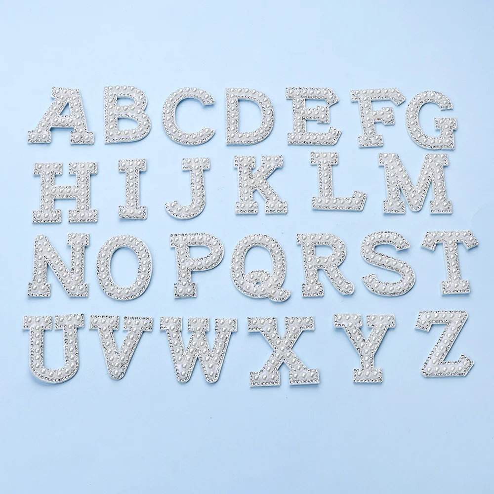 iYOE 1/5 Stück Strass-Buchstaben-Aufnäher Hochzeit A-Z Polyester Englische Alphabet-Applikation für Brautjungfern DIY Hut Tasche Kleidung Basteln – Detail 3