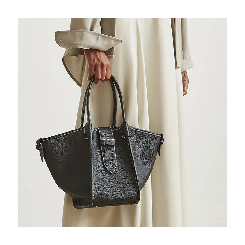 

Large-capacity Women's Handbags Classic Black Handbags Personalized Women's Shoulder Bags Shopping Bags Women's Underarm Bags