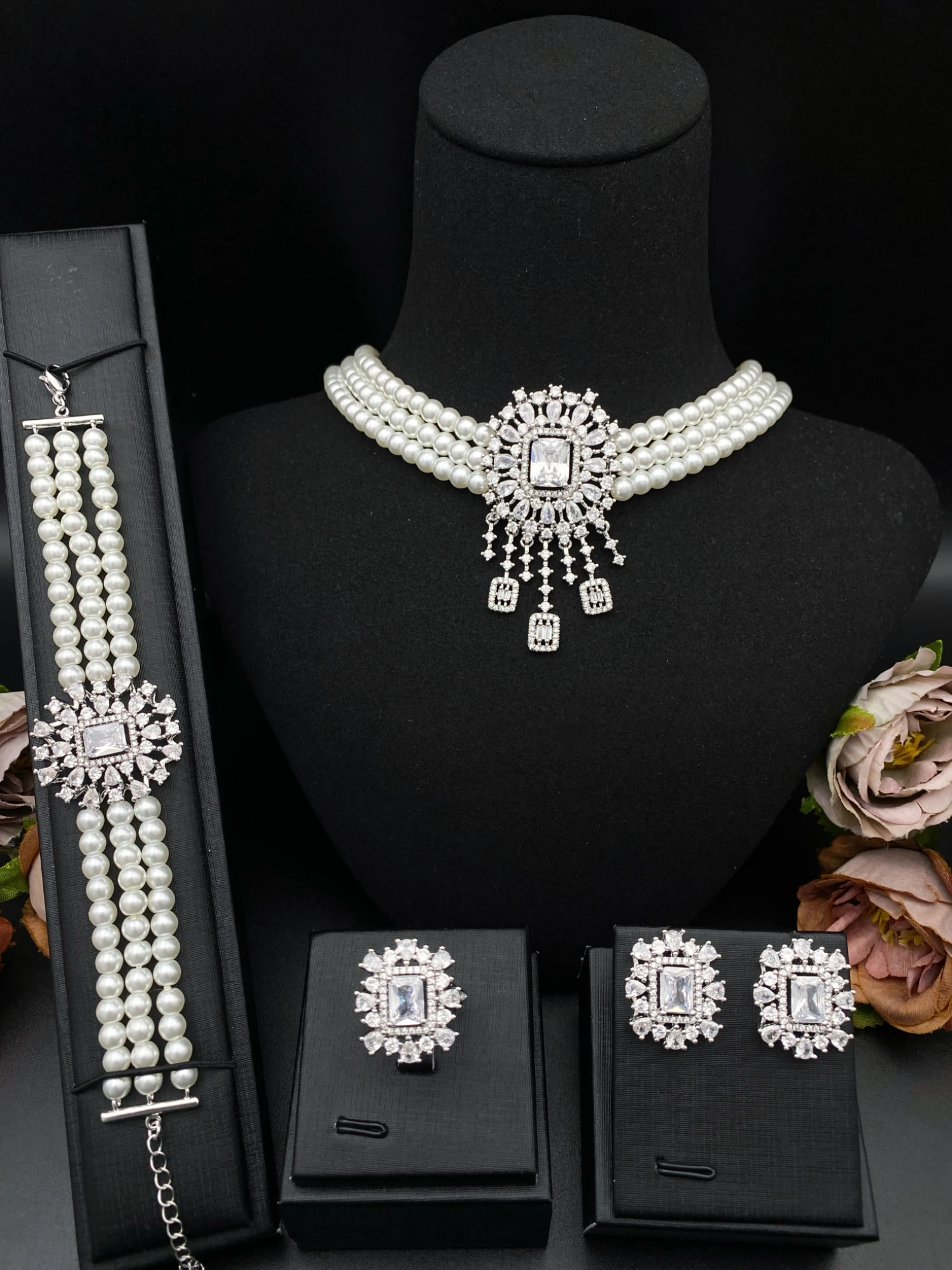 

Набор высококачественных ожерелий с белым жемчугом Falair из четырех предметов — ручная работа от профессионалов — идеальный подарок для мусульманских женщин