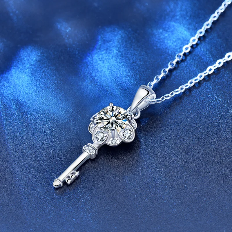 925 Sterling Silver Key Necklace Female 1 Carat Moissanite Diamond Clavicle Pendant Couple Jewelry