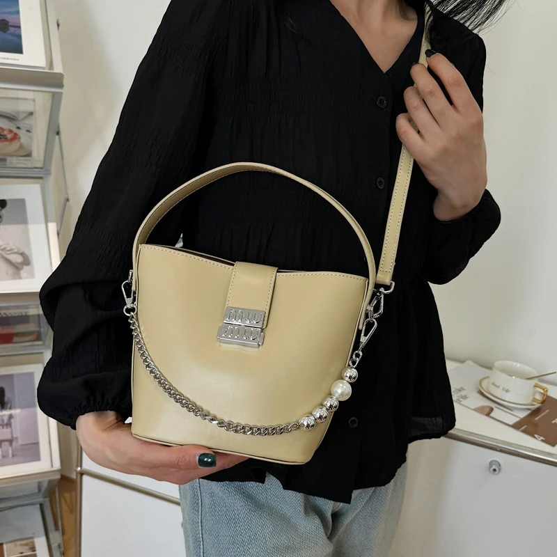 

Women's Handbag, Light Luxury Brand with Fashionable Temperament and Portable Bag Features