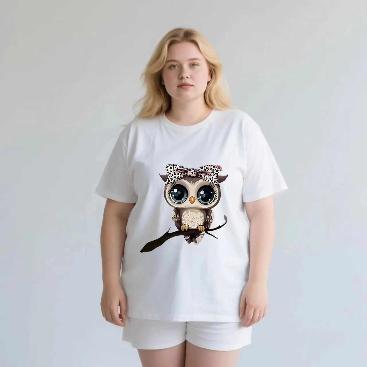 

Cute cartoon owl print, cute and age reducing loose fit plus size Ladies' casual short sleeved T-shirt white