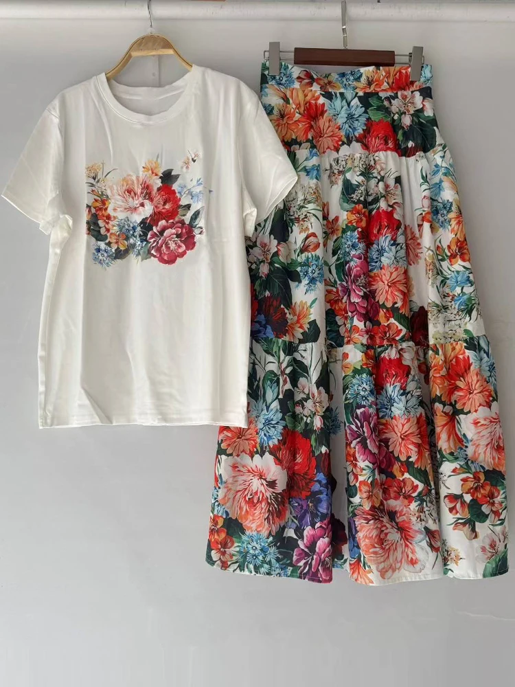 

In the summer of 2025, the new women's printed suit with round neck and short sleeve T-shirt top and elastic waist A-shaped skir