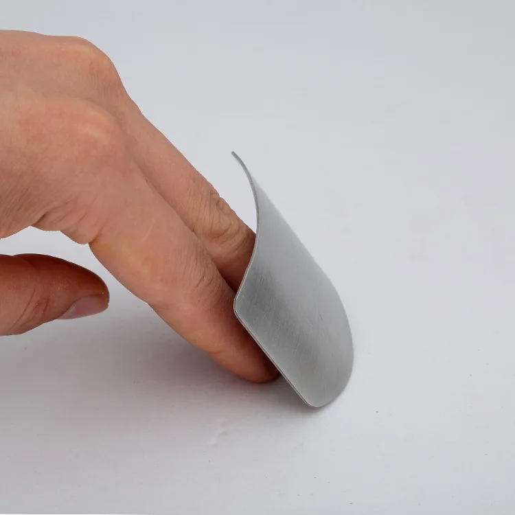 Mini Finger Guard Protect Finger Hand Cut Hand Protector coltello Cut Finger Protection Tool gadget per utensili da cucina in acciaio inossidabile