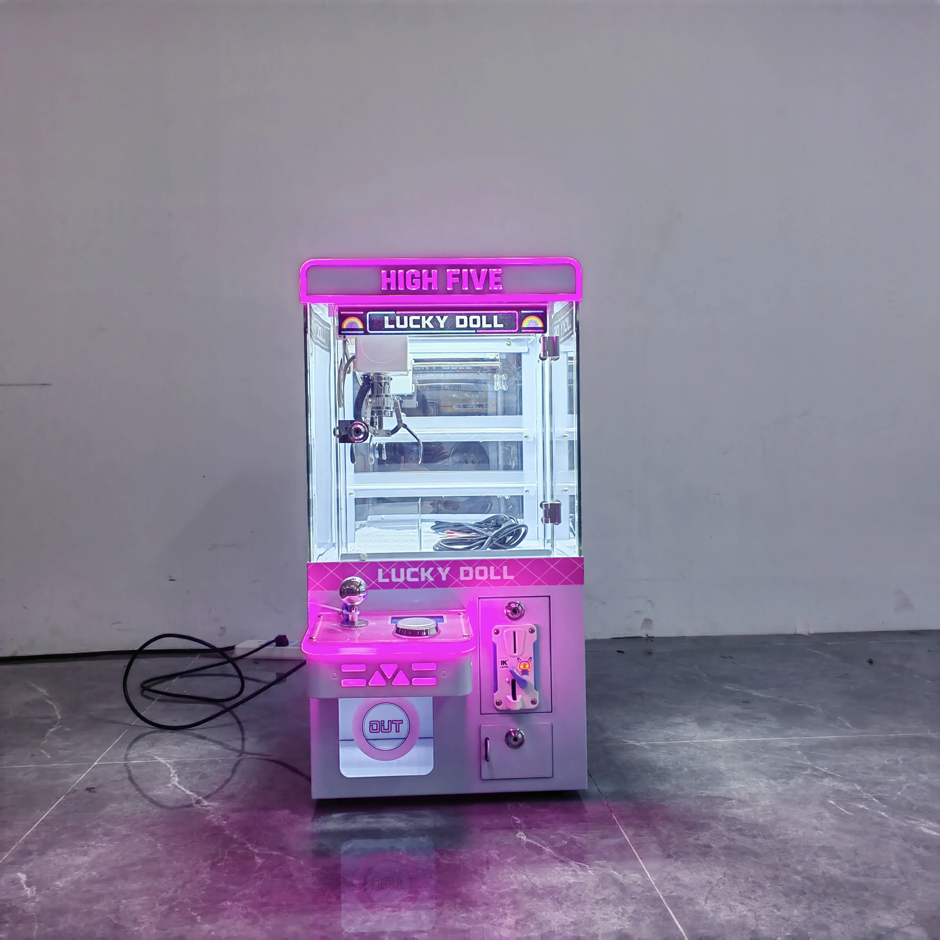 Customized Coin-Operated Arcade Toy Mini Doll Crane Claw Machine