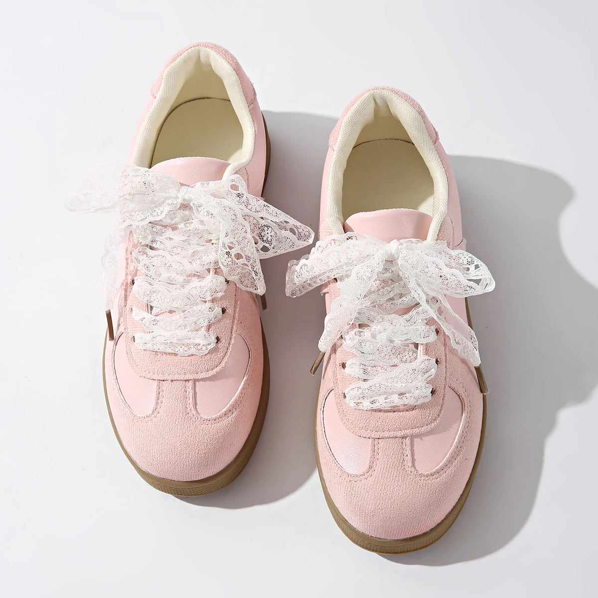 2025 ربيع الخريف جديد النساء أحذية رياضية موضة التدريب مريحة للتنفس أحذية رياضية المرأة عادية الدانتيل يصل حذاء مسطح للنساء