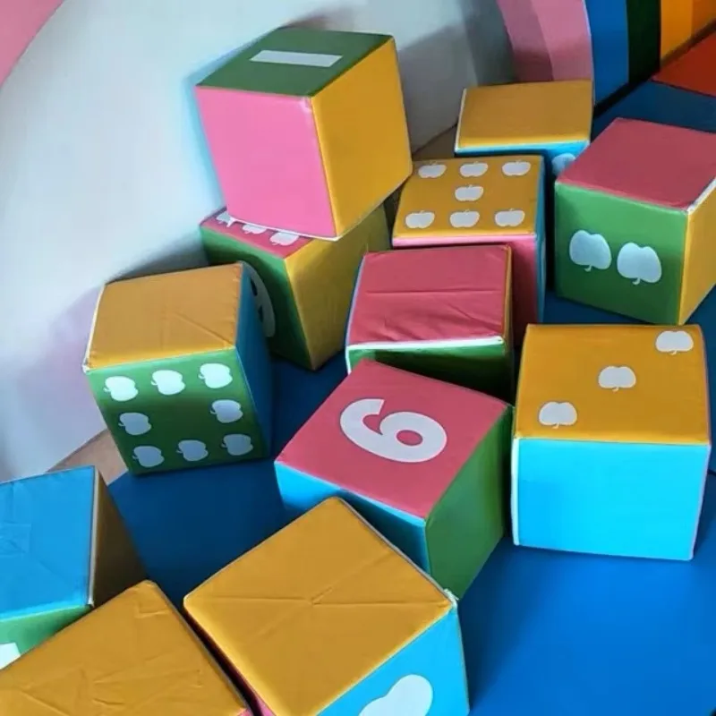 Blocos de construção de jogo macio Bettaplay para crianças Blocos de espuma Equipamentos internos para crianças