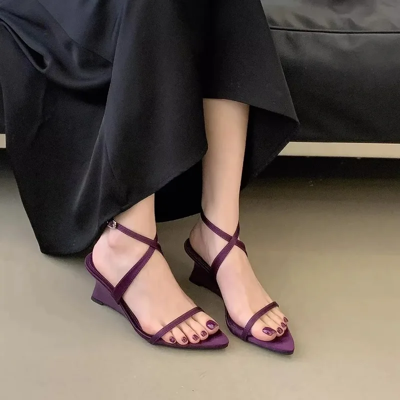 Summer New Pointed Toe Open Toe Anti-slip Wear-resistant Women's Shoes Straight Strap Pointed Toe Wedge Sandals