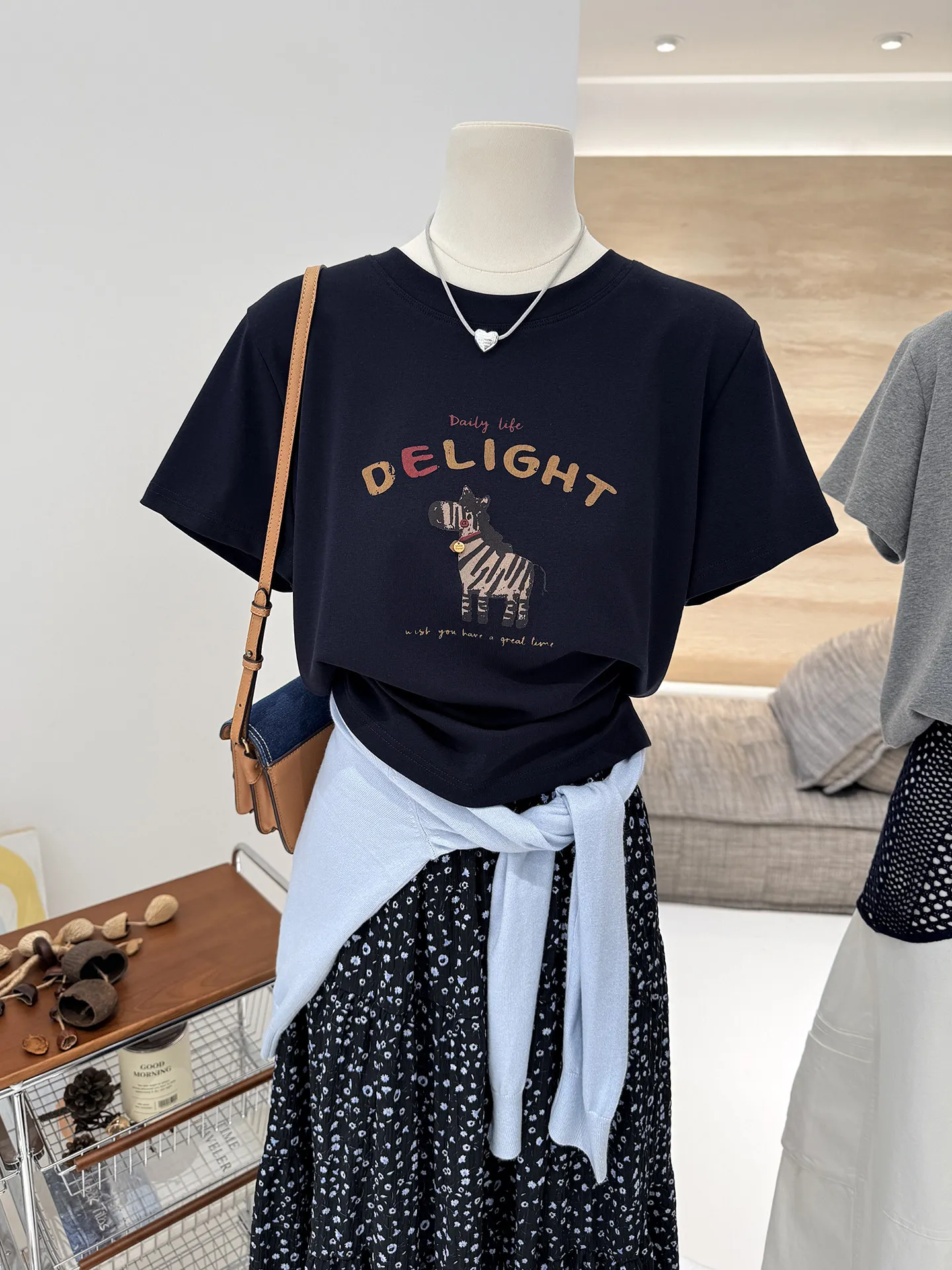 Camiseta de manga corta con estampado de dibujos animados para mujer, camiseta fina y holgada con cuello redondo, Top antiedad, tela de algodón y Lycra