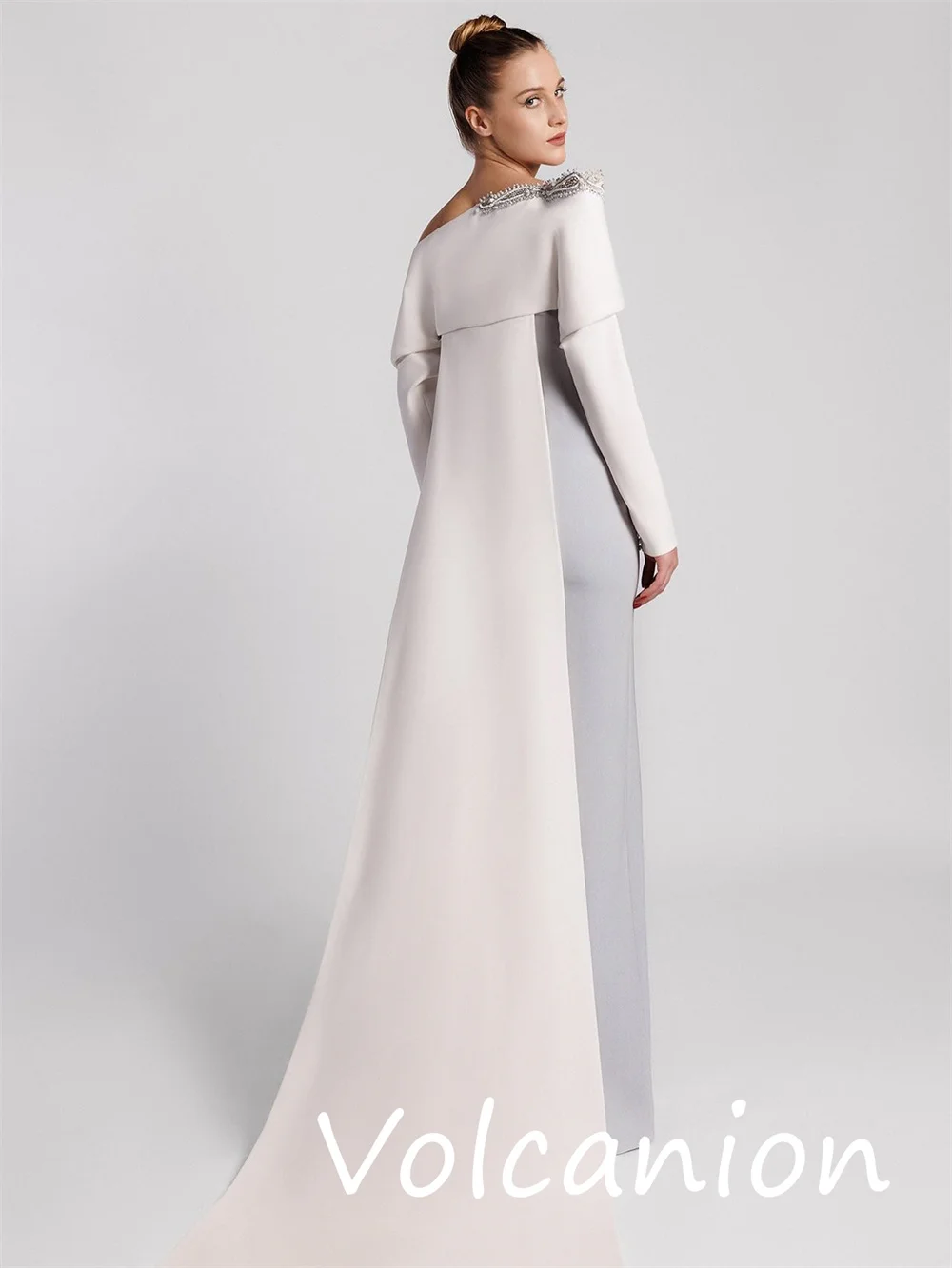 Abiti lunghi personalizzati con paillettes in jersey di alta qualità con spalle scoperte Occasioni su misura intricate