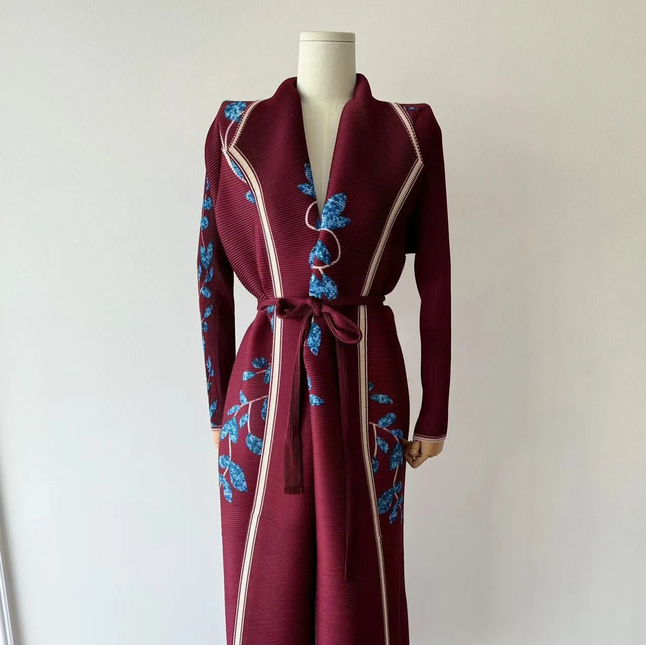 2024 Autumn New Pleated Women\'s Long Gown Fashion Printed Cardigan Nine Tie Design Trench Coat Loose Plus Size