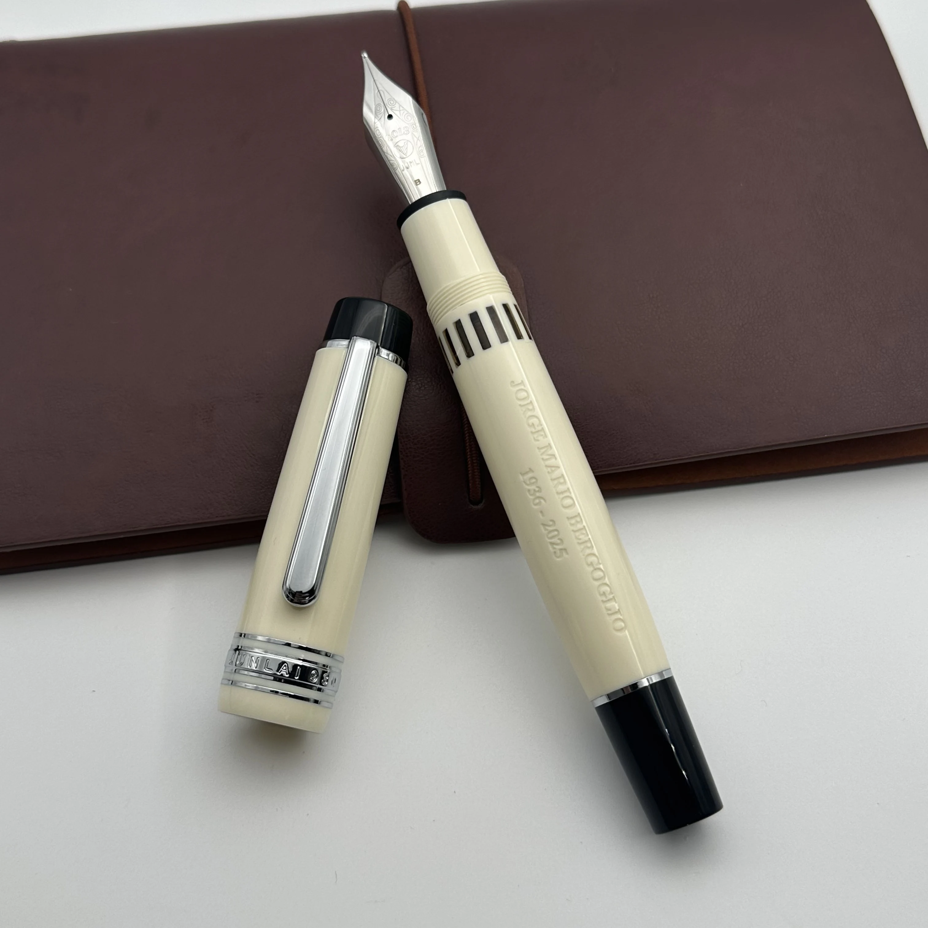 WingSung 930 Engraved Limited Commemoration of Pope White Resin Piston Fountain Pen N0.9 F/M/B Nib Silver Clip Writing Gift Pen