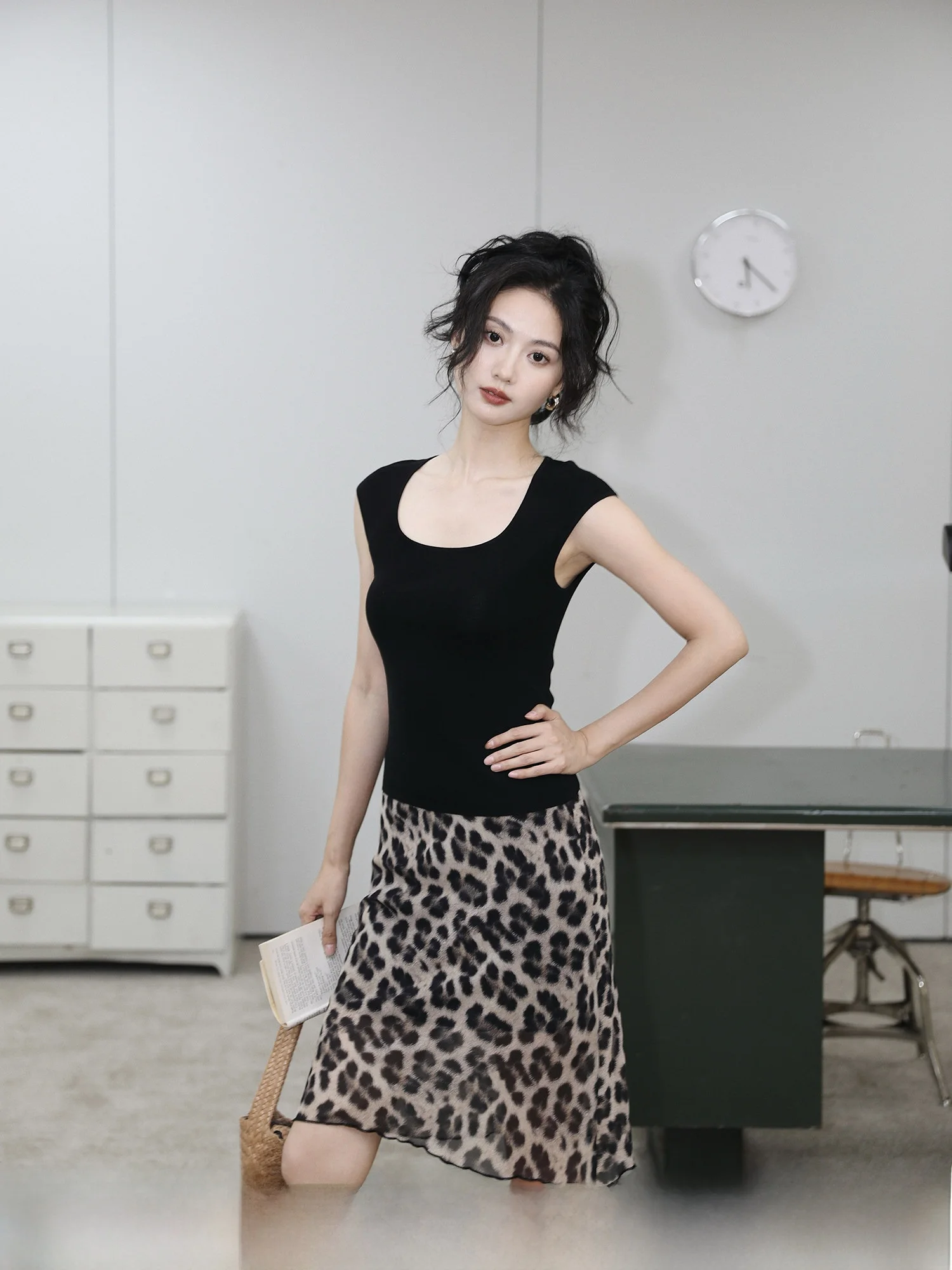 

Женская летняя тонкая трикотажная блузка TAIYANG OFFICE из смесового шелка, приталенная, с квадратным вырезом, верхняя одежда