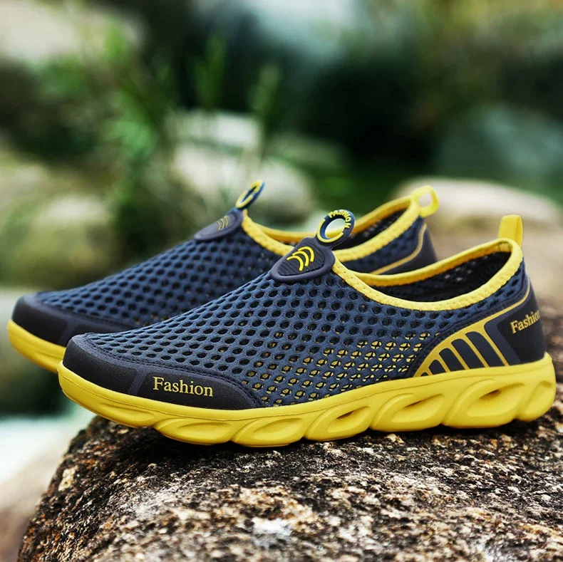 Men Sandals Quick-Drying Hiking Wading Shoes Outdoor Non-Slip Sneakers Breathable Men Aqua Shoes Summer Water Shoes Couple Flats