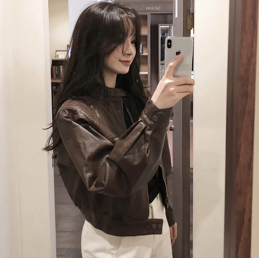 レディースフェイクレザージャケット ショート丈 無地 ジッパー 長袖 ポロカラー ややストレッチ ストリート系 ルーズ カジュアル 2025年秋