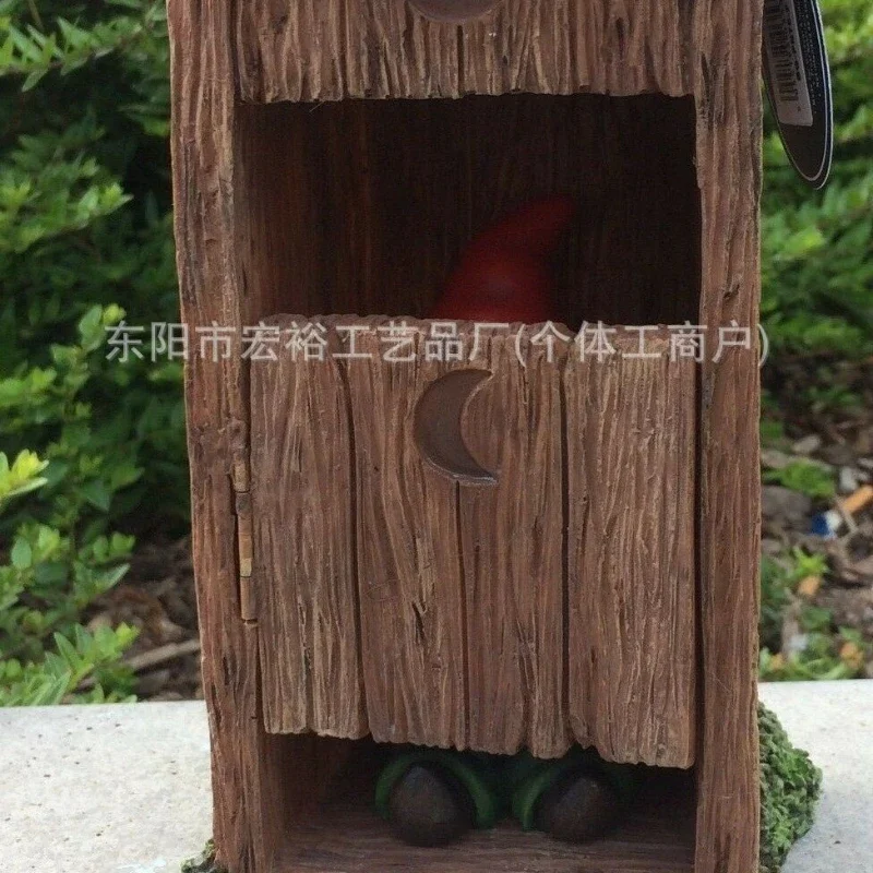 Vivid and mischievous dwarf statue, interesting decoration, garden decoration art