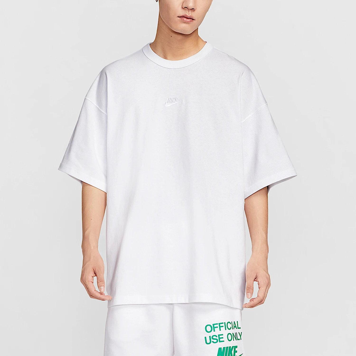 nike-sportswear-men's-minimalist-round-neck-t-shirt-hf9607-100