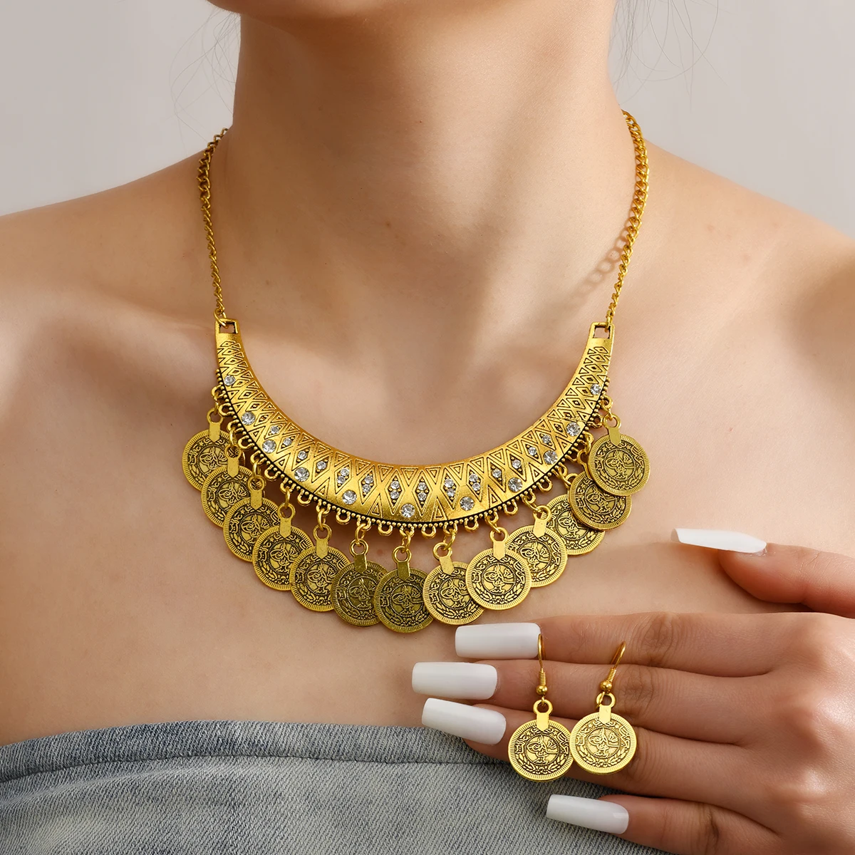 Women's 2-Piece Retro Exquisite Coin Jewelry Set Bohemian Pendant Necklace Earrings Ethnic Gift for Daily Wear