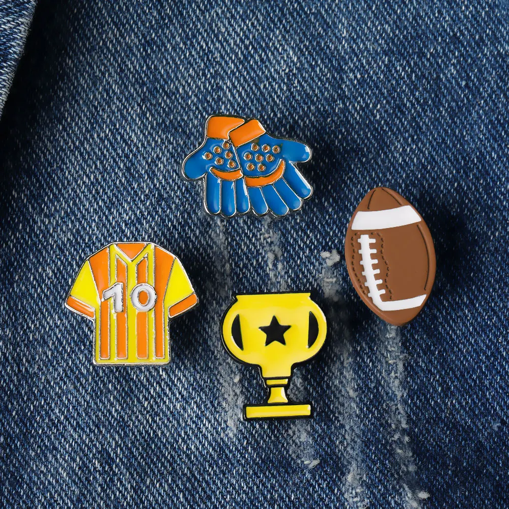 Hard Enamel Pins para amantes do esporte, luvas de futebol, roupas, sapatos, troféu do campeonato, saco, chapéu, mochila, t-shirt, broches