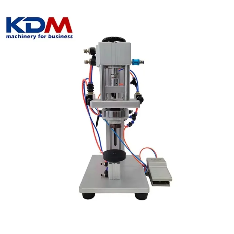 

KDM-LTX80 Пневматическая полуавтоматическая укупорочная машина для бутылок с ручкой регулировки высоты
