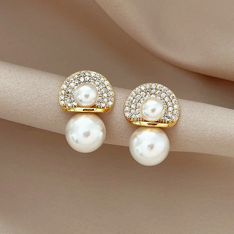 Fan Shape Imitation Pearl Crystal Stud Earring for Women Temperament Jewelry Accessory Wholesale Wedding Christmas Girl Gift