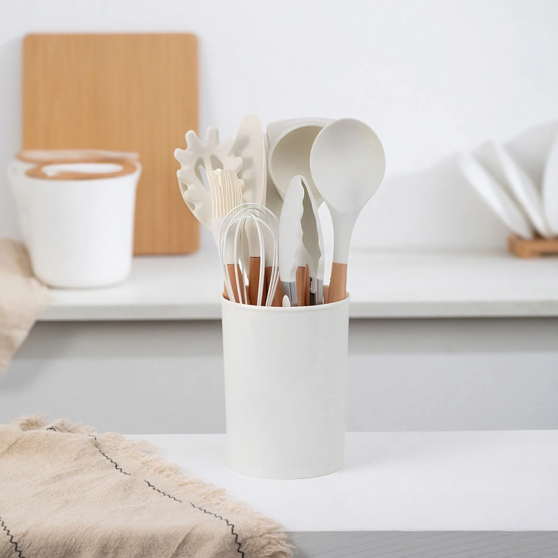 

33 пищевых силиконовых чехла для кухонных инструментов, термостойкие, не повреждающие горшки при перемешивании, без запаха.