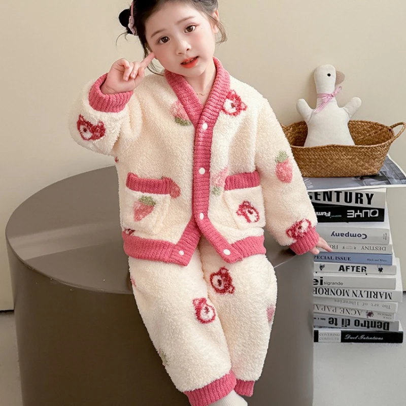 بيجامات أطفال للخريف والشتاء من الصوف المرجاني 2025 سترة جديدة للفتيات برقبة واقفة بدلة من الفلانيل ملابس تنحيف للفتيات