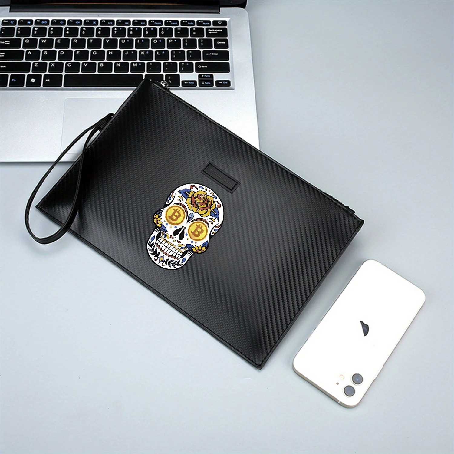 حقيبة يد رجالية من البولي يوريثان مطبوعة على شكل جمجمة مزخرفة بزخرفة عملات بيتكوين أنيقة وعملية للحمل اليومي